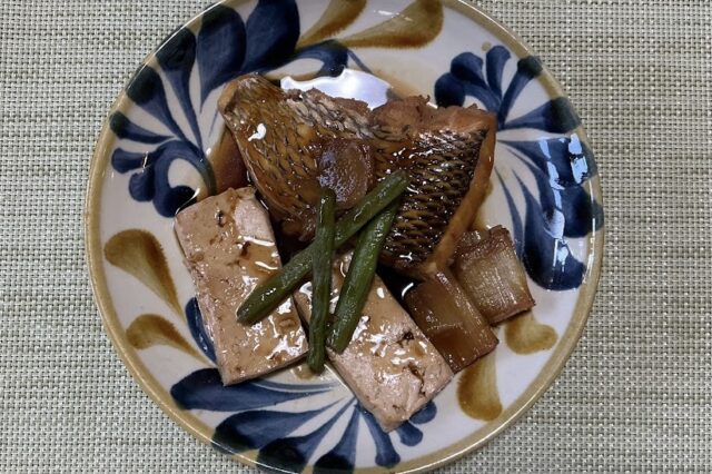 魚の煮つけ 豆腐・いんげん添え