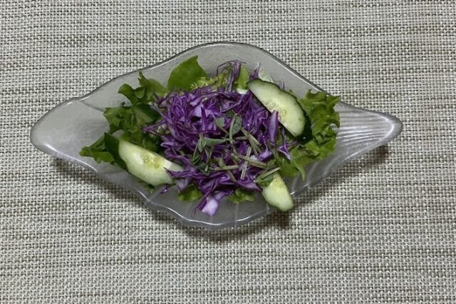 野菜サラダ《スパイス味噌レモンドレ》