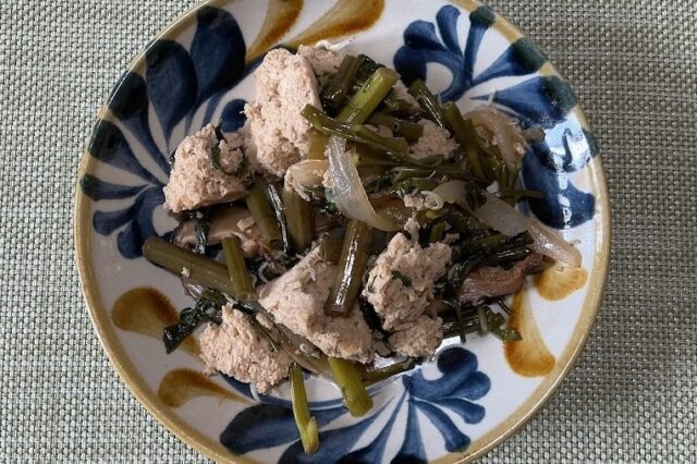 豆腐と空芯菜とじゃこの炒め物