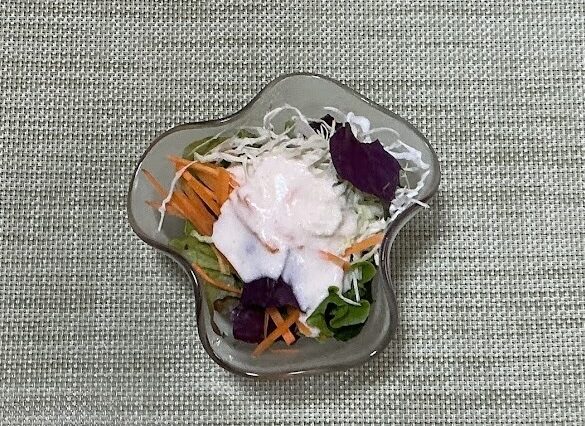 野菜サラダ《玉ねぎマスタードドレ》