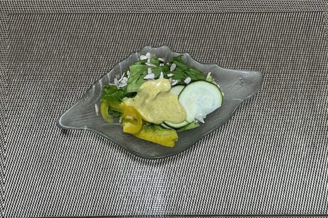 野菜サラダ《カレー風味豆乳ドレ》