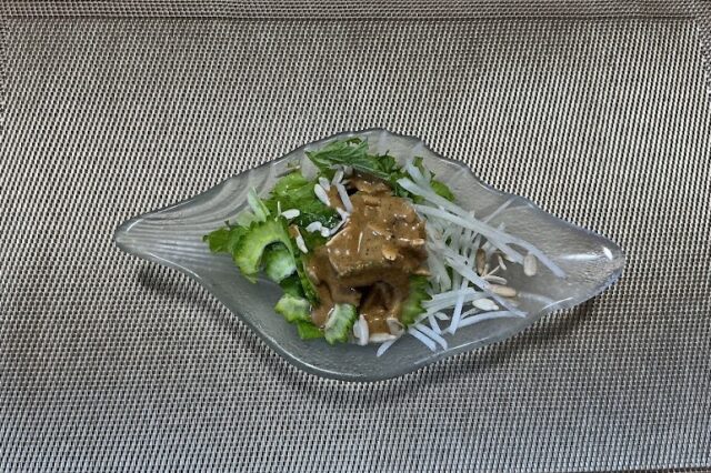 ヒマワリの種入り野菜サラダ《豆乳ゴマわさびドレ》