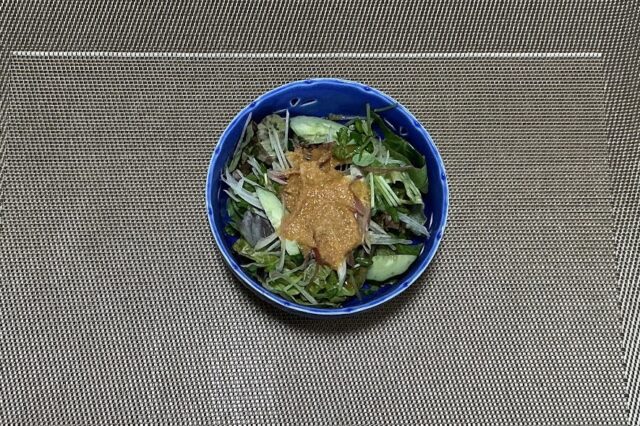 ヒマワリの種入り野菜サラダ《玉ねぎ和風ドレ》⭐︎
