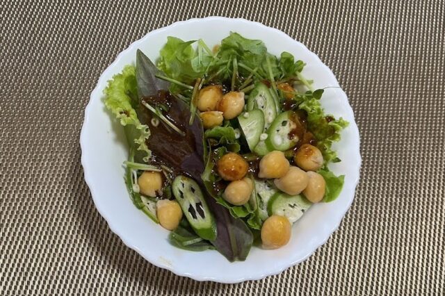 ヒマワリの種入り野菜サラダ《クミン風味ドレ》★
