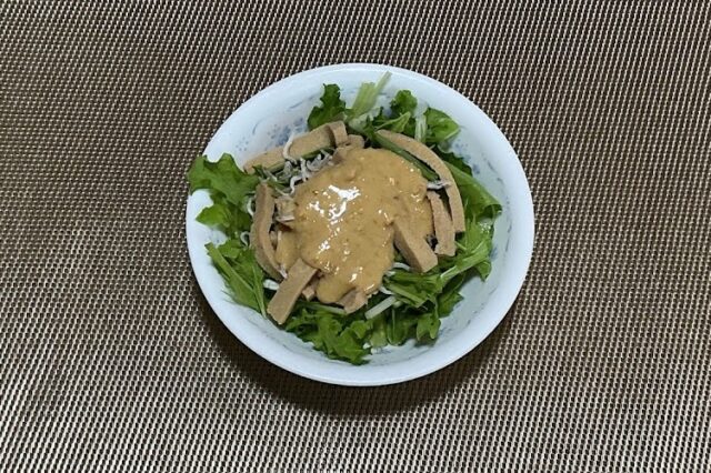 高野豆腐とじゃこのゴマ味噌サラダ