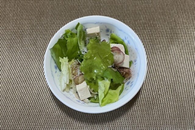 じゃこ入り豆腐サラダ《小松菜ドレ》