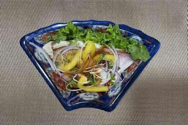 蒸し魚のバルサミコソースかけ